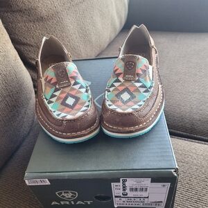 Slip on canvas shoes